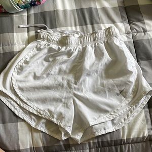 WHITE NIKE SHORTS